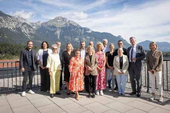 Gruppen Foto Bundesministerin Holzleitner besucht HBLFA Tirol: Internationale Forschung und Campusentwicklung im Fokus