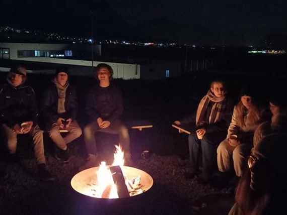 gemütliches Treffen bei der Feuerschale