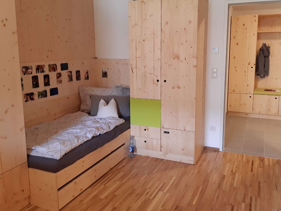 Doppelzimmer im neuen, freiwilligen Internat/Wohnheim mit 200 Betten der HBLFA Tirol in Rotholz - geführt von Sozialpädagoginnen