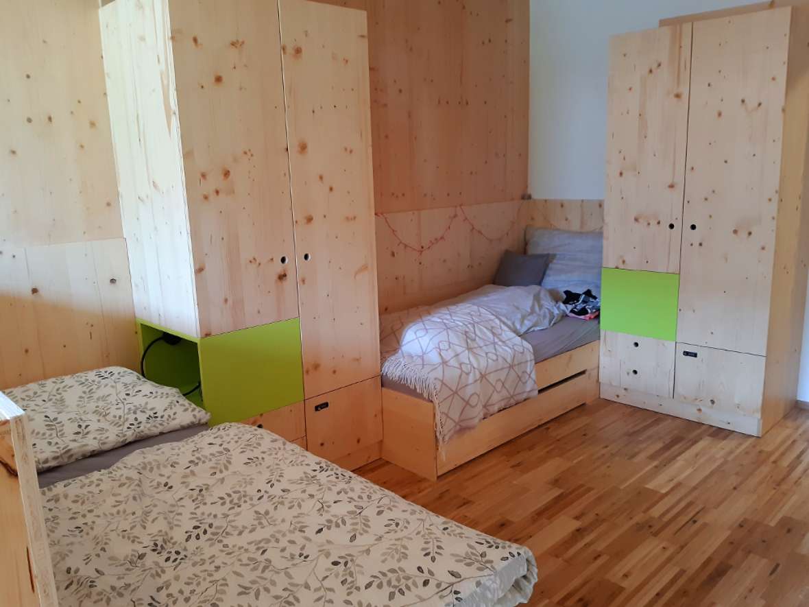Doppelzimmer im neuen, freiwilligen Internat/Wohnheim mit 200 Betten der HBLFA Tirol in Rotholz - geführt von Sozialpädagoginnen