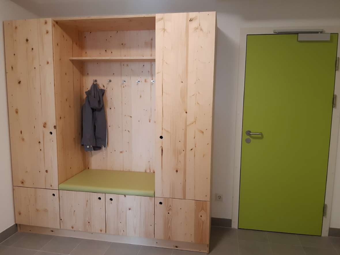 Vorraum im neuen, freiwilligen Internat/Wohnheim mit 200 Betten der HBLFA Tirol in Rotholz - geführt von Sozialpädagoginnen