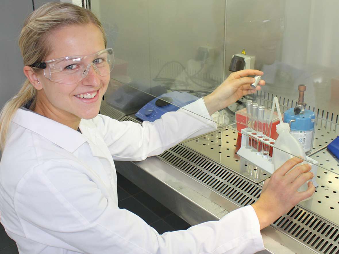 Mikrobiologisches Laboratorium an der HBLFA Tirol Chemische Experimente