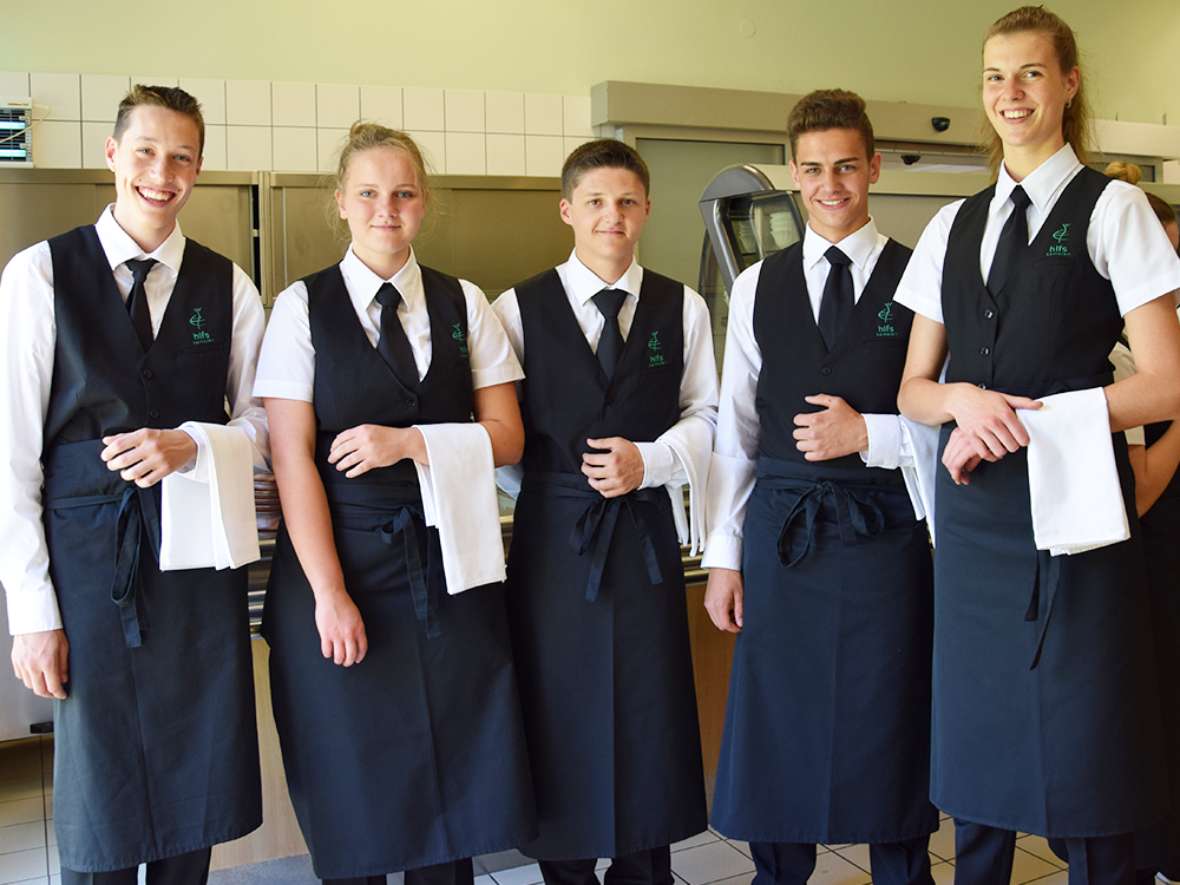 Serviercrew Ernährung und Lebensmittelverarbeitung Kochen und Servieren an der HBLFA Tirol