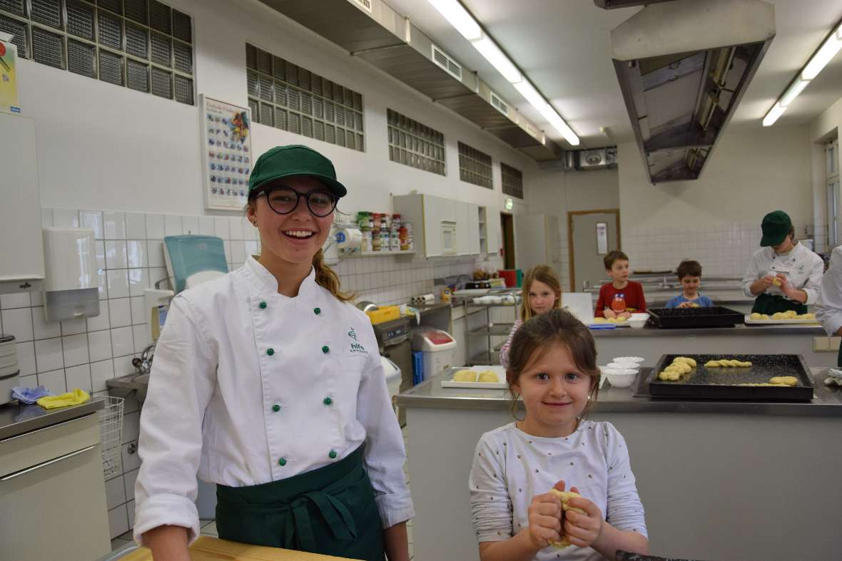 Brotbacken mit den Erstkommunionkindern aus Kematen