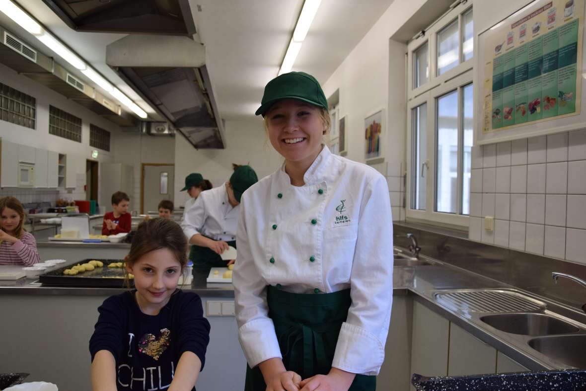 Brotbacken mit den Erstkommunionkindern aus Kematen