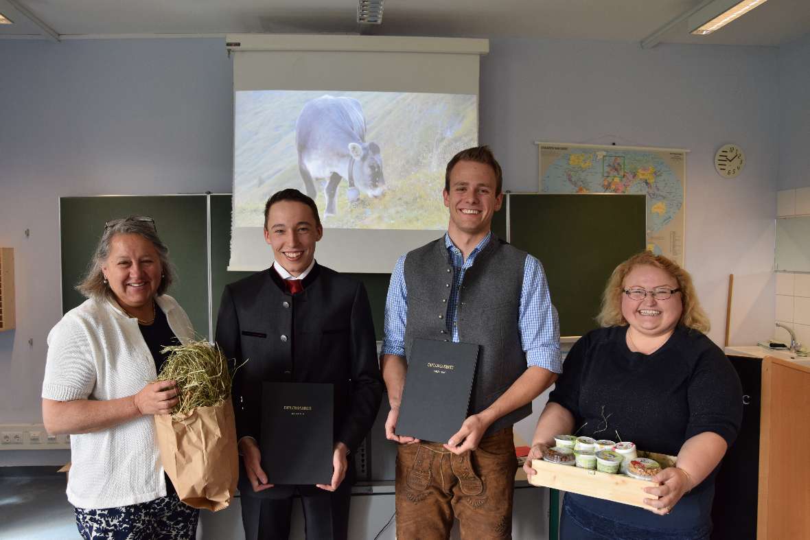 Leonhard Auer und Julius Moser mit Betreuerinnen Mag. Andrea Hackl und DI Beate Mayerl