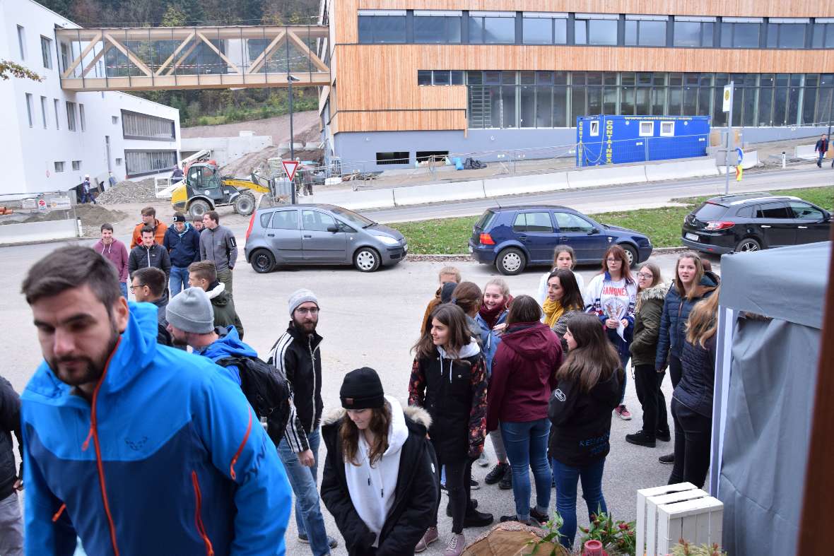 Besucherinnen und Besucher