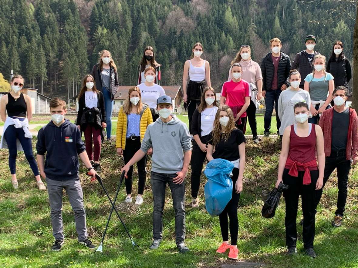 1AUL bei der Flurreinigung in Strass im Zillertal