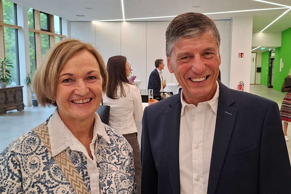 Bürgermeisteiter Karl Ebereharter (Strass im Zillertal) und seine Frau Anni freuten sich über die Einladung an die HBLFA Tirol.